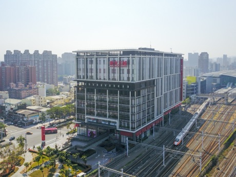 檔名新光三越高雄左營店北角。