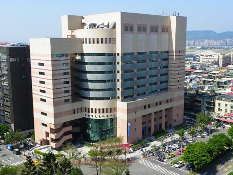 松山親子館所在的民生社區中心大樓俯瞰